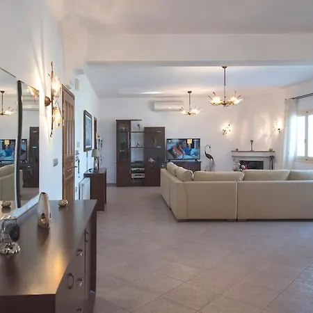 Irini'S Villa Βίλα